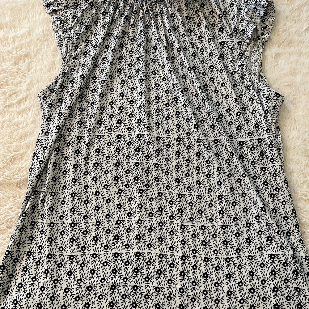 Ladies NWOT Adrianna Papell | Black & White Floral Blouse | Size Large